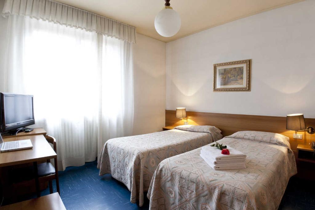 Hotel Dante Ponte nellʼAlpi Екстериор снимка
